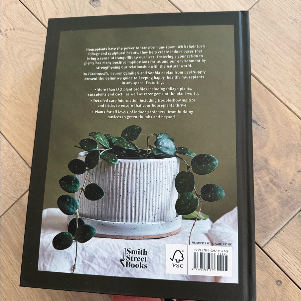 Plantopedia: The Definitive Guide to Houseplants - Black & Green - Picture 3 of 5